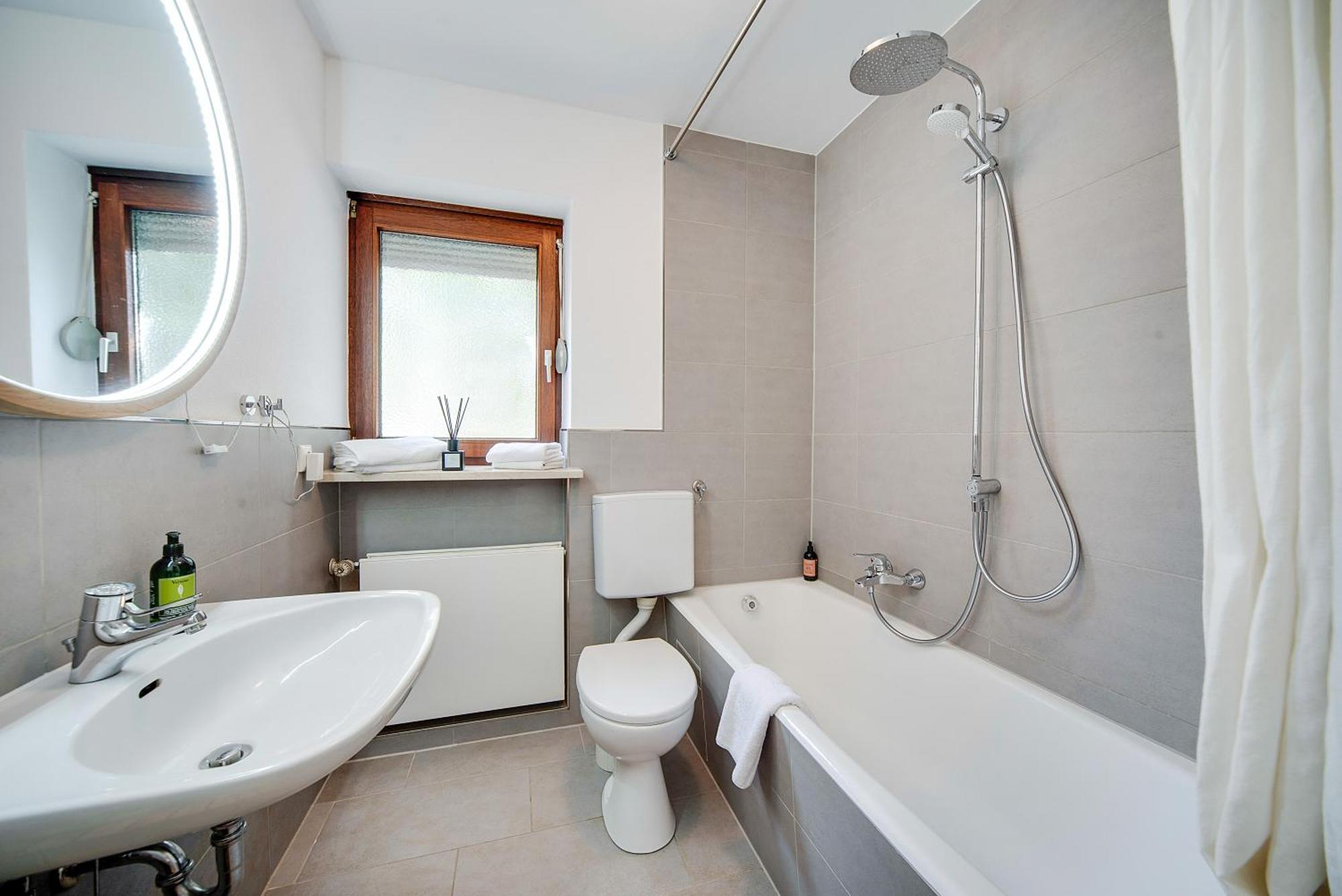 Ferienwohnung Mit Garten Am Chiemsee プリーン・アム・キームゼー エクステリア 写真